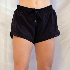 Lululemon Hotty Hot Short Long 4”- Black